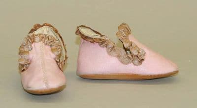 Pale Pink Silk Satin Pointed-Toe Evening Slippers