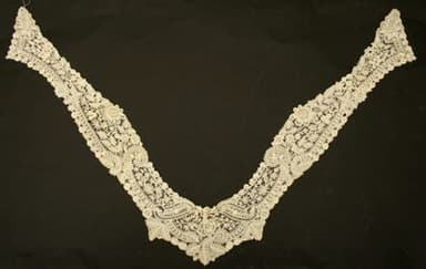 Cream Linen Bobbin Lace V-Shaped Lappet Collar