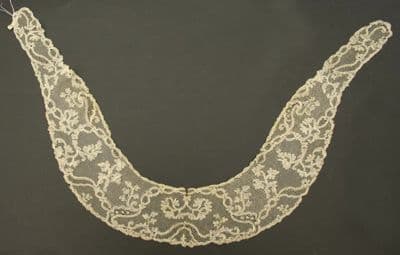 Cream Bobbin Lace Fichu with Floral Pattern