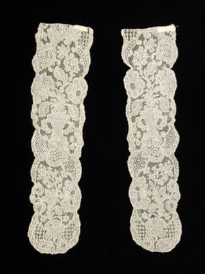 Cream Linen Bobbin Lace Lappet Trim