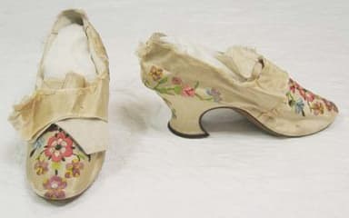 Cream Silk Brocade Pointed-Toe Court Shoes