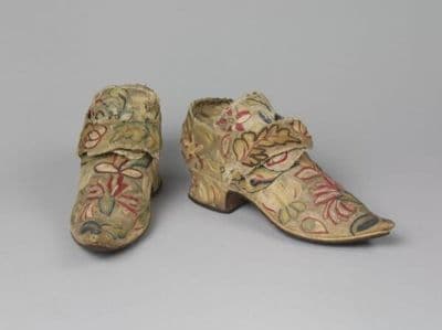 Cream Wool Shoes with Silk Floral Embroidery