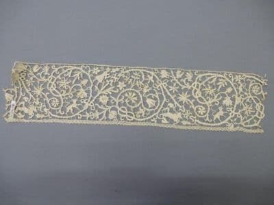Venetian Linen Needle and Bobbin Lace Border