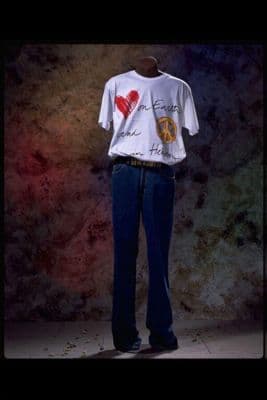 White Cotton Graphic T-Shirt with Heart Motif