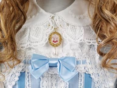 White Cotton Lace Collar Necklace with Scalloped Edging