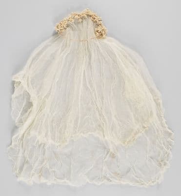 Wedding veil with cream flowers