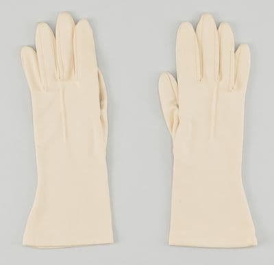 Cream Knit Dress Gloves with Pin Tucks