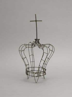 <I>Wire frame, crown & cross, small</I>