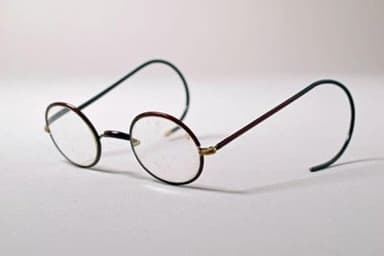 Black Wire-Rimmed Round Spectacles