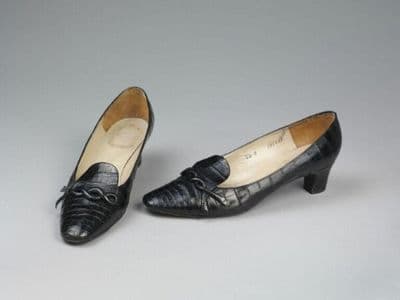 Black Crocodile Leather Low-Heeled Pumps