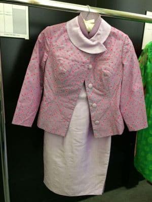 Woman's dress (<i>qipao</i> or <i>cheongsam</i>) and a jacket in woven and printed wild silk, made by Hoover Co. (豪華公司), Hong Kong, 1950-1960