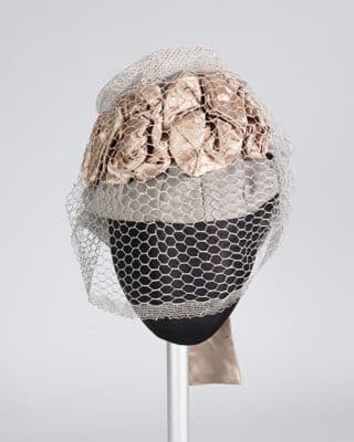 Grey bonnet with bow and silver net